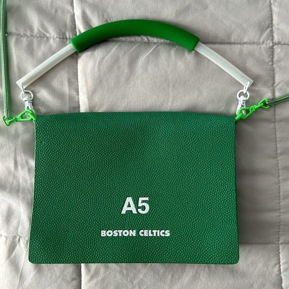 nana-nana x NBA Boston Celtics A5 bag - Picture 2 of 6